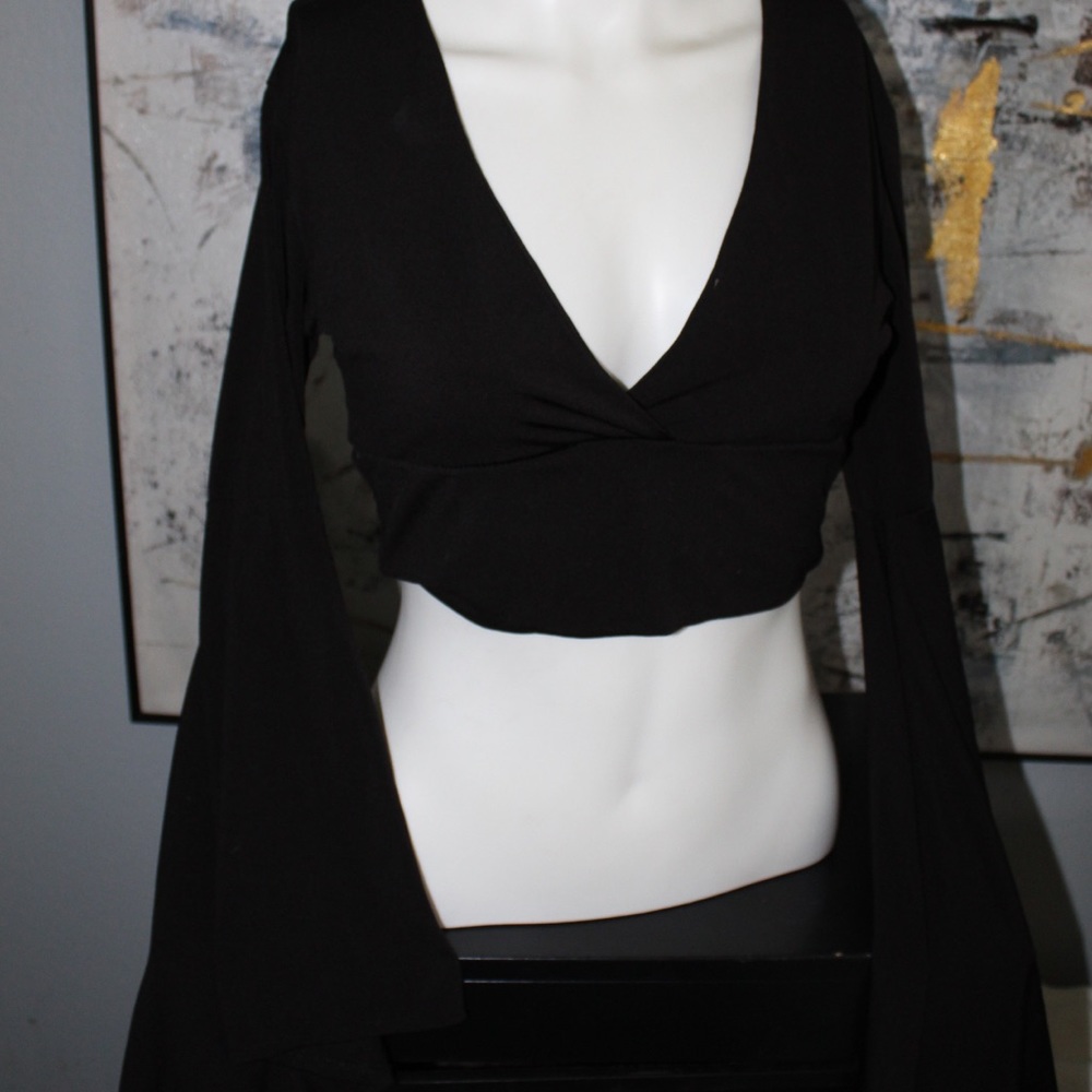 Black winged arm crop top
